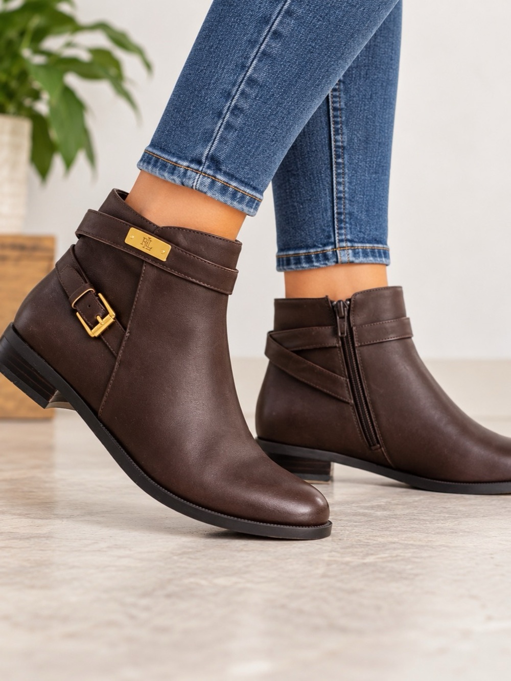 Lauren Ralph Lauren Borgia
Brown Leather Ankle Boots 7.5B
Buckle Zip